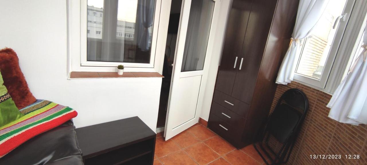 Platinum Apartment - Apartament Cu 3 Camere, 2 Dormitoare, 2 Bai, Bucatarie Complet Utilata, 2 Balcoane Bukarest Exteriör bild