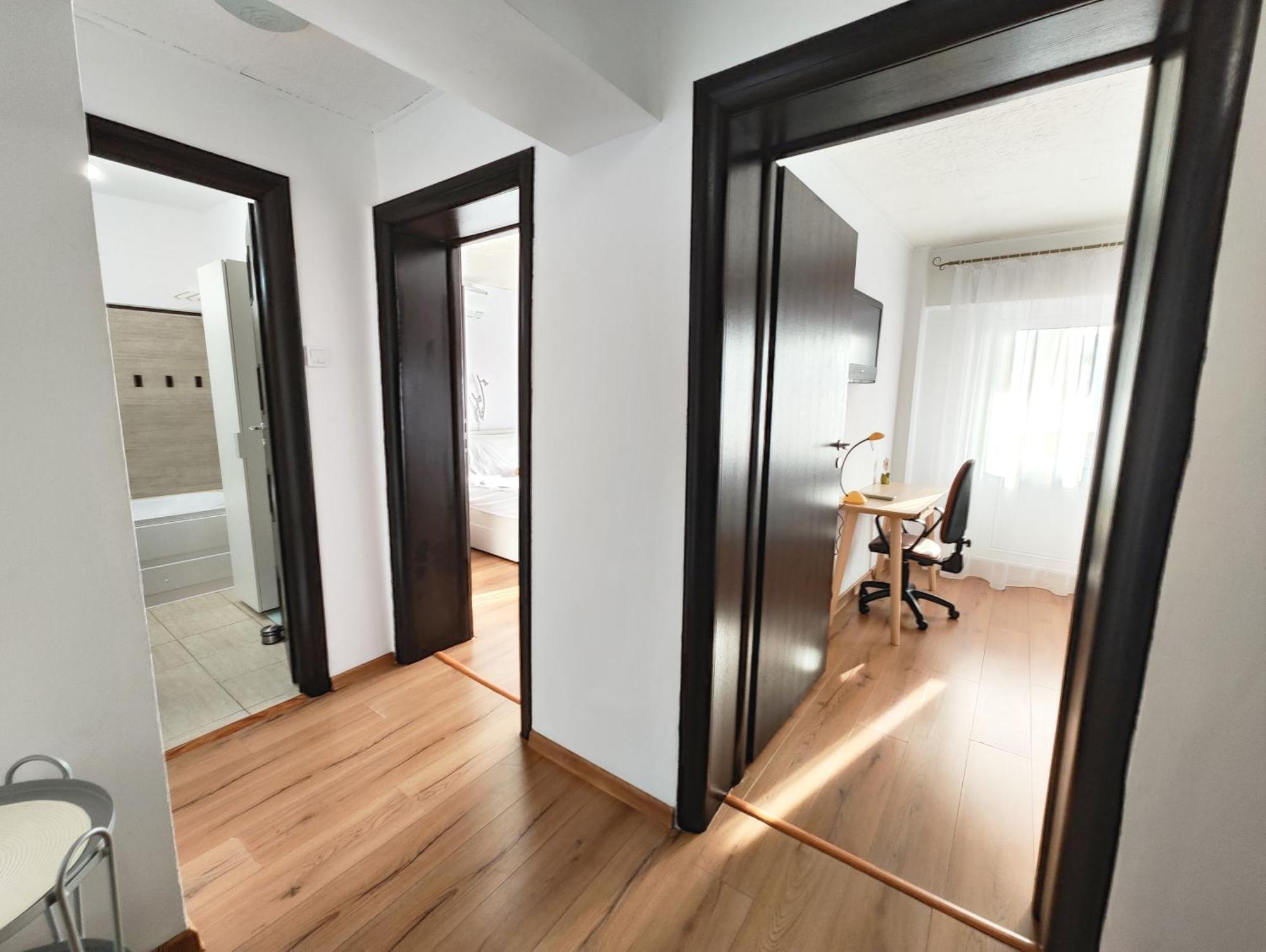 Platinum Apartment - Apartament Cu 3 Camere, 2 Dormitoare, 2 Bai, Bucatarie Complet Utilata, 2 Balcoane Bukarest Exteriör bild