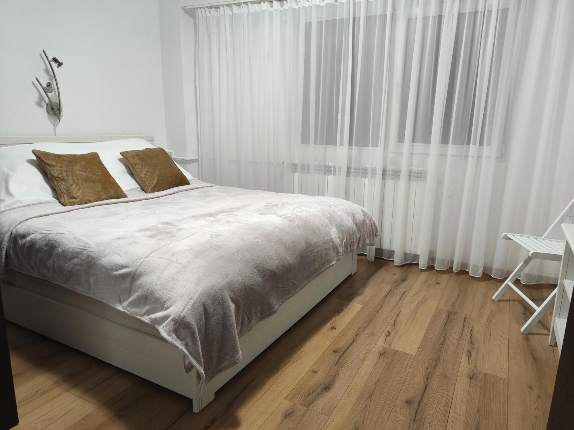 Platinum Apartment - Apartament Cu 3 Camere, 2 Dormitoare, 2 Bai, Bucatarie Complet Utilata, 2 Balcoane Bukarest Exteriör bild