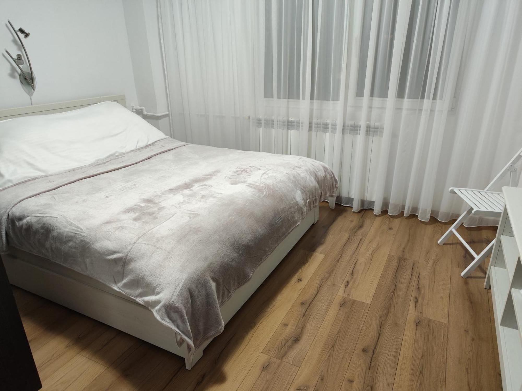 Platinum Apartment - Apartament Cu 3 Camere, 2 Dormitoare, 2 Bai, Bucatarie Complet Utilata, 2 Balcoane Bukarest Exteriör bild